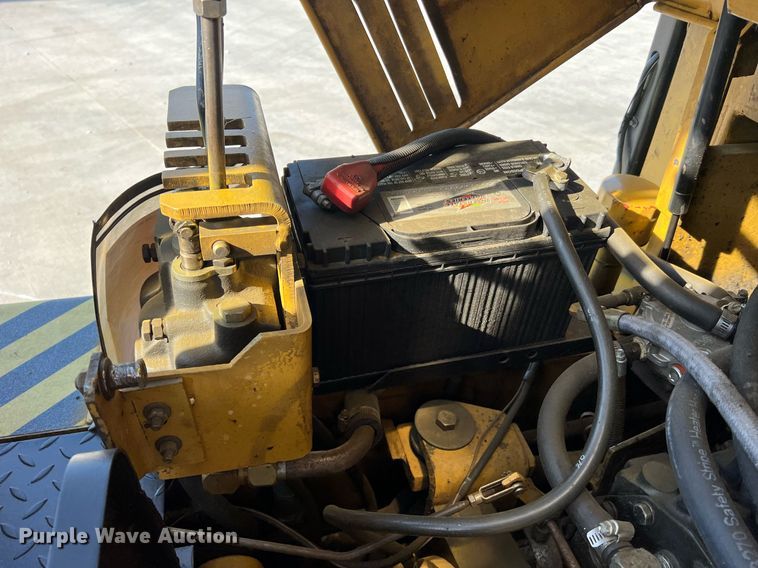 image for item LI9606 Caterpillar T125D  forklift