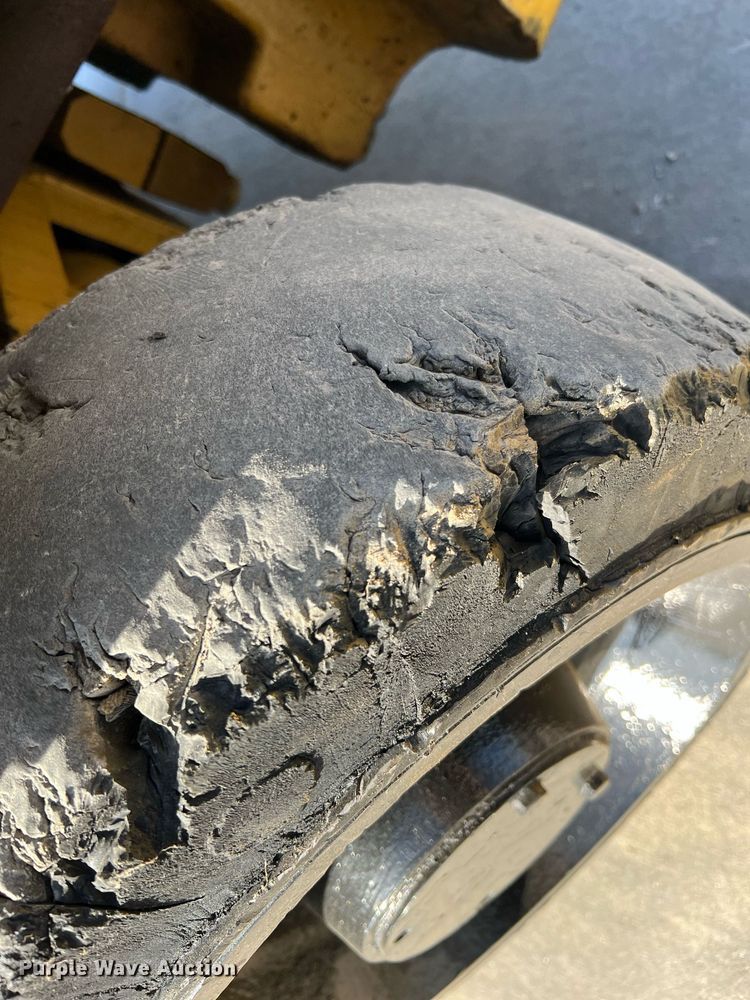 image for item LI9606 Caterpillar T125D  forklift