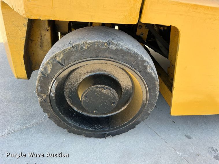 image for item LI9606 Caterpillar T125D  forklift