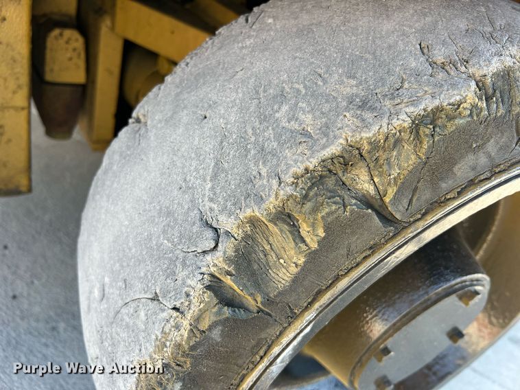 image for item LI9606 Caterpillar T125D  forklift