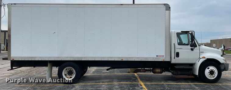 image for item LJ9621 2014 International 4300  box truck