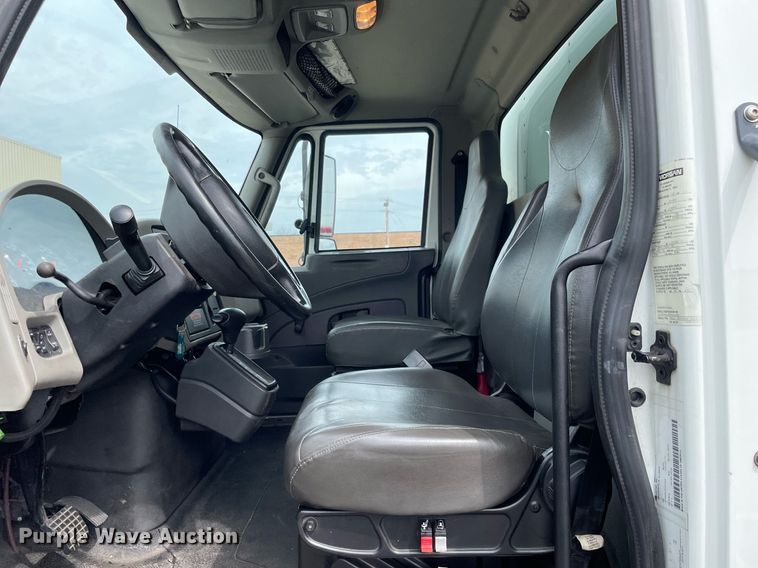 image for item LJ9621 2014 International 4300  box truck