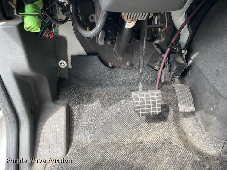 image for item LJ9621 2014 International 4300  box truck