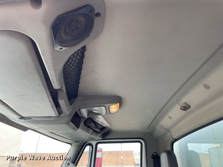 image for item LJ9621 2014 International 4300  box truck