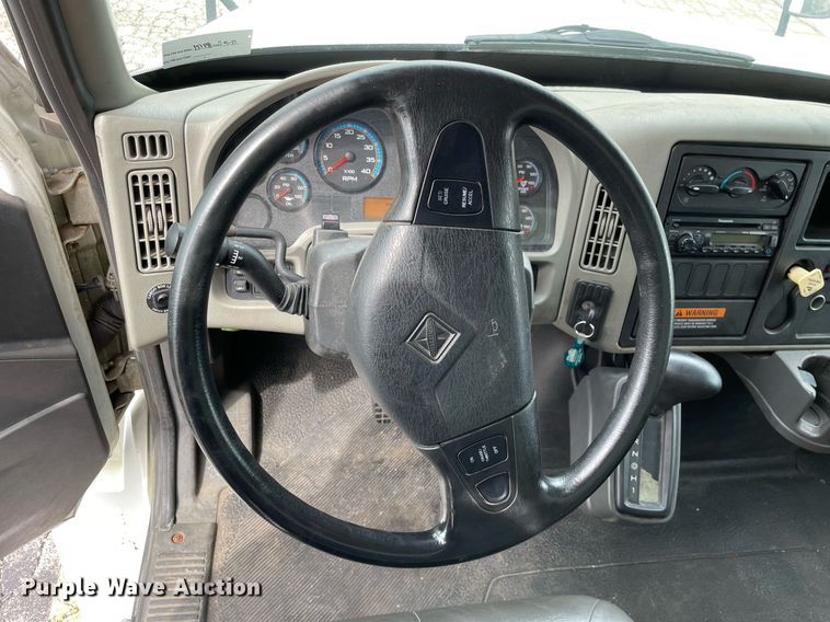 image for item LJ9621 2014 International 4300  box truck