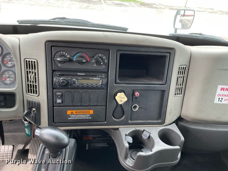 image for item LJ9621 2014 International 4300  box truck