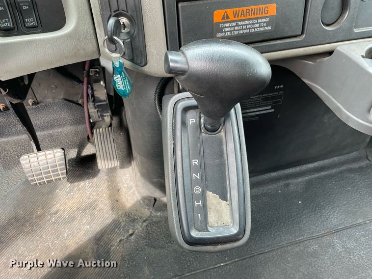 image for item LJ9621 2014 International 4300  box truck