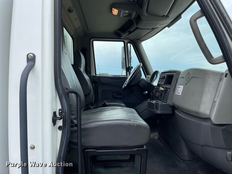 image for item LJ9621 2014 International 4300  box truck