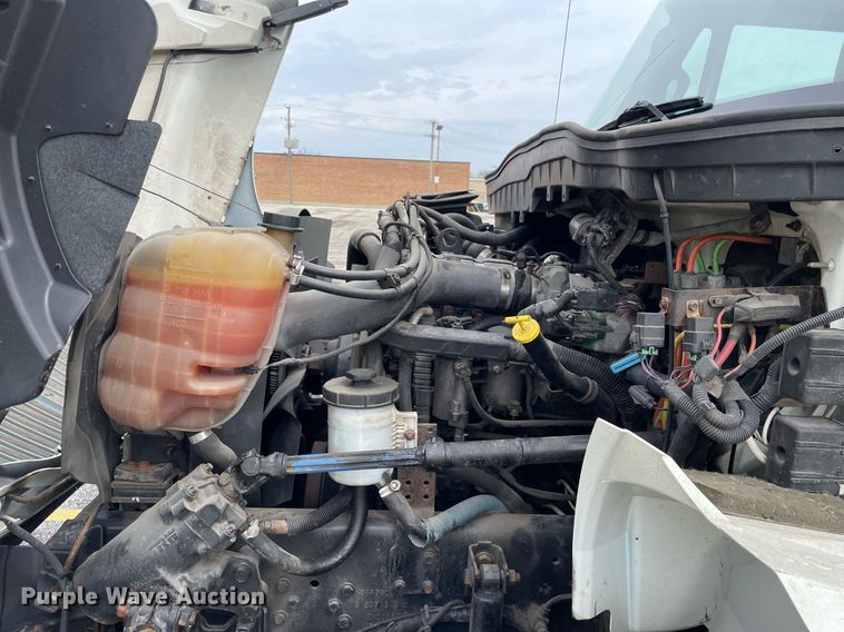 image for item LJ9621 2014 International 4300  box truck