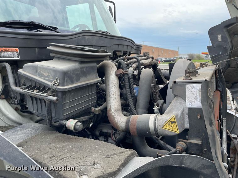 image for item LJ9621 2014 International 4300  box truck