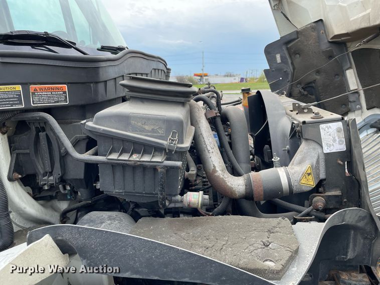 image for item LJ9621 2014 International 4300  box truck