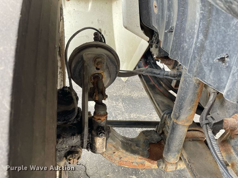 image for item LJ9621 2014 International 4300  box truck