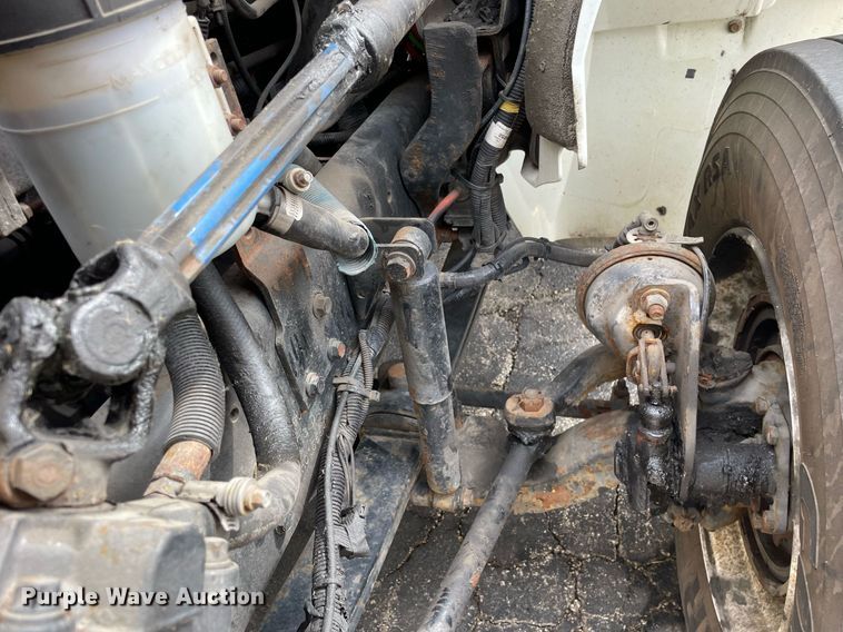 image for item LJ9621 2014 International 4300  box truck