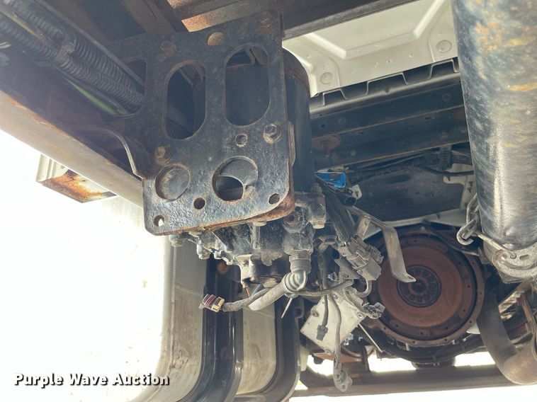 image for item LJ9621 2014 International 4300  box truck