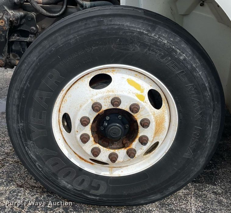 image for item LJ9621 2014 International 4300  box truck