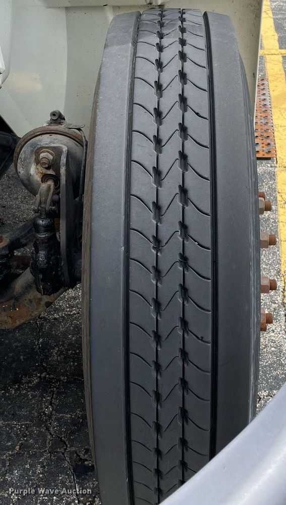 image for item LJ9621 2014 International 4300  box truck