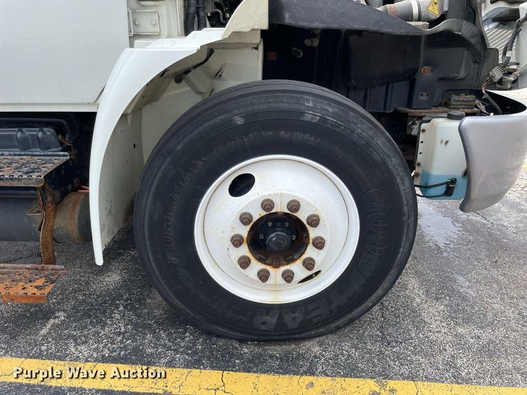 image for item LJ9621 2014 International 4300  box truck