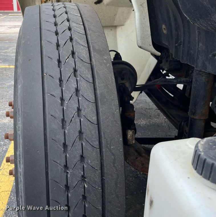 image for item LJ9621 2014 International 4300  box truck