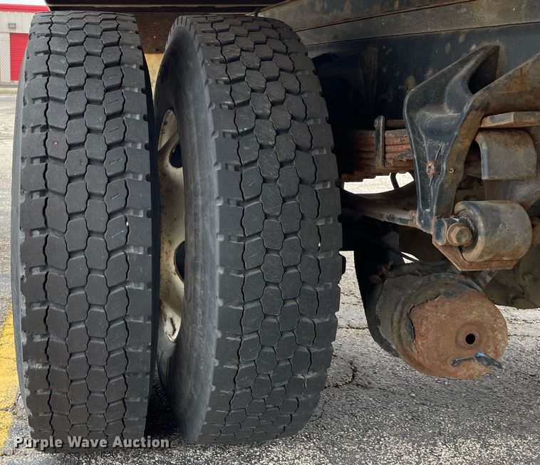 image for item LJ9621 2014 International 4300  box truck