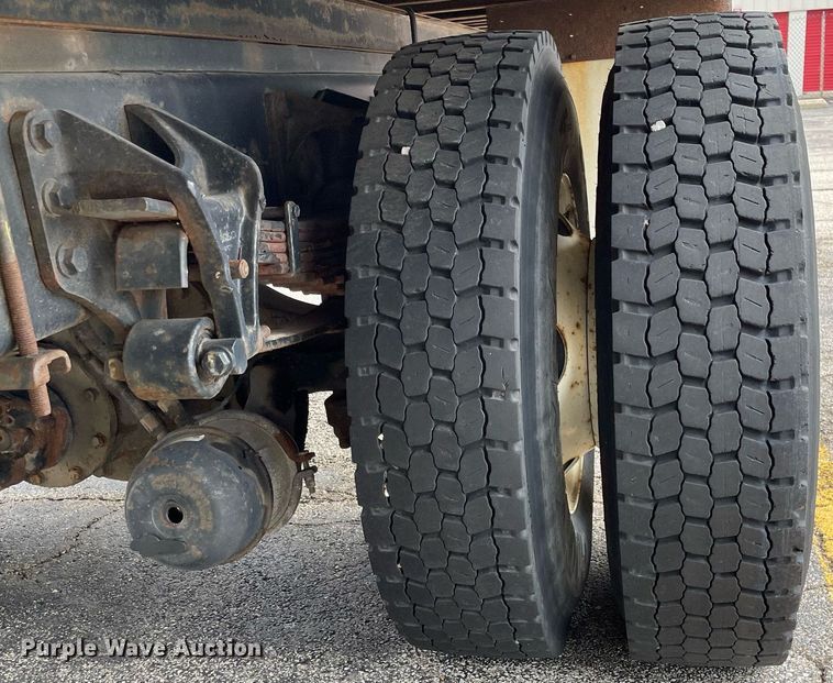 image for item LJ9621 2014 International 4300  box truck