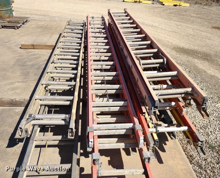 image for item LL9037 (10) extension ladders