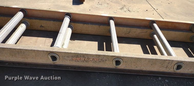 image for item LL9037 (10) extension ladders