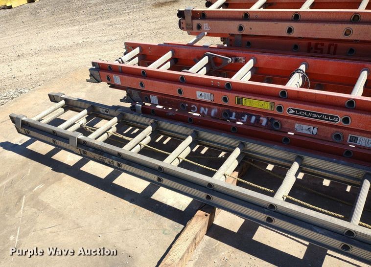 image for item LL9037 (10) extension ladders