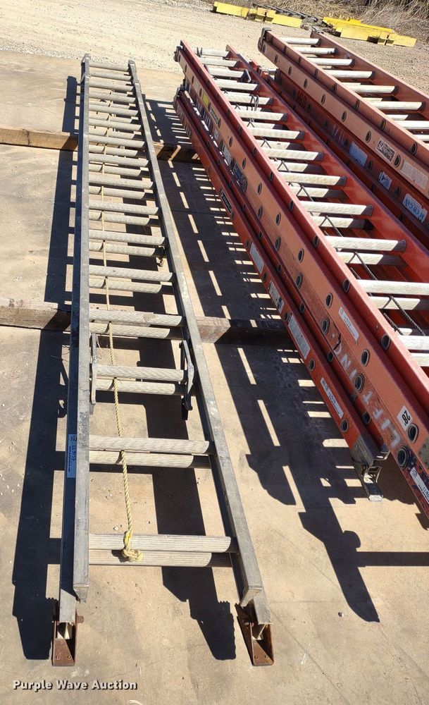 image for item LL9037 (10) extension ladders