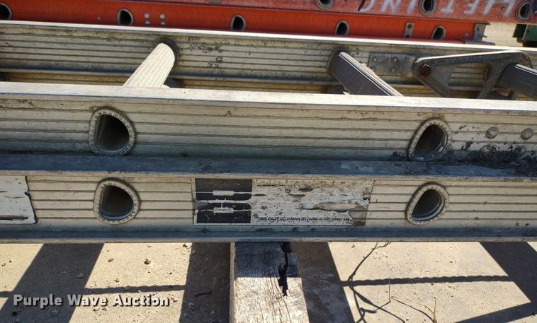 image for item LL9037 (10) extension ladders