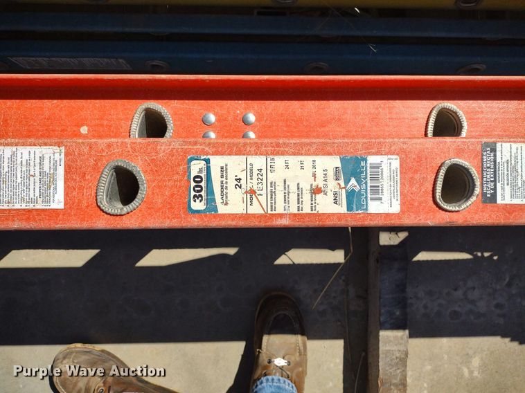 image for item LL9037 (10) extension ladders