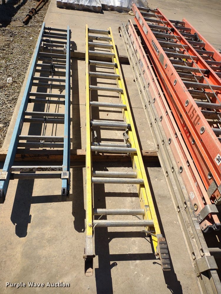 image for item LL9037 (10) extension ladders