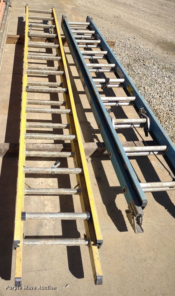 image for item LL9037 (10) extension ladders