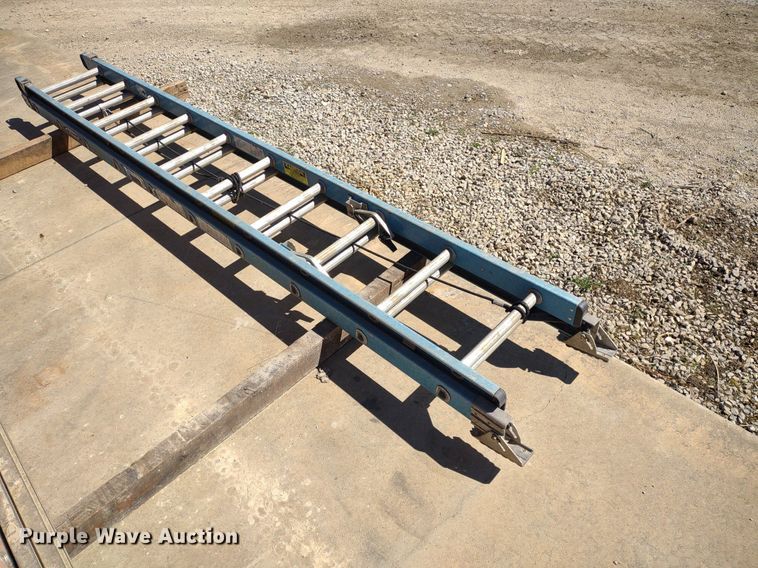 image for item LL9037 (10) extension ladders