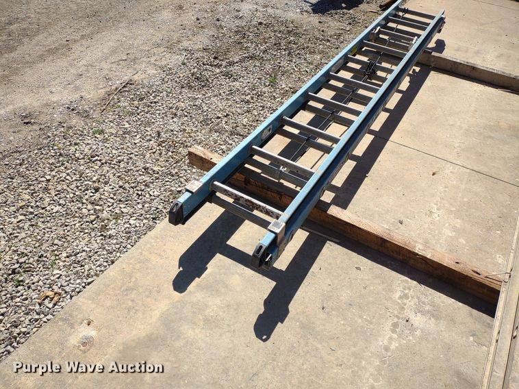 image for item LL9037 (10) extension ladders