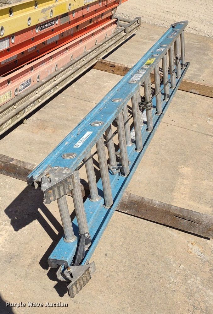 image for item LL9037 (10) extension ladders