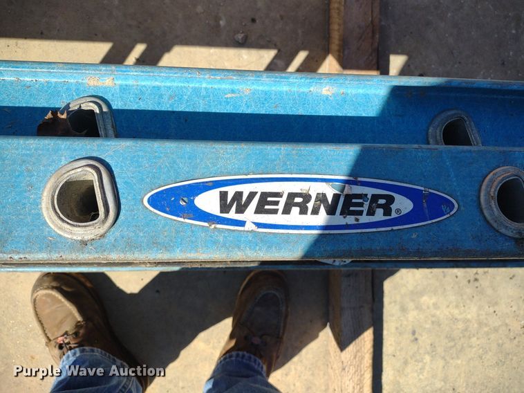 image for item LL9037 (10) extension ladders