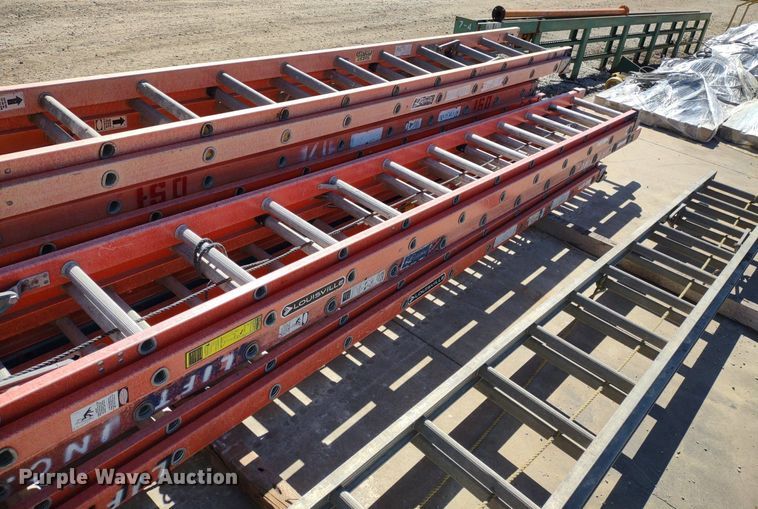 image for item LL9037 (10) extension ladders