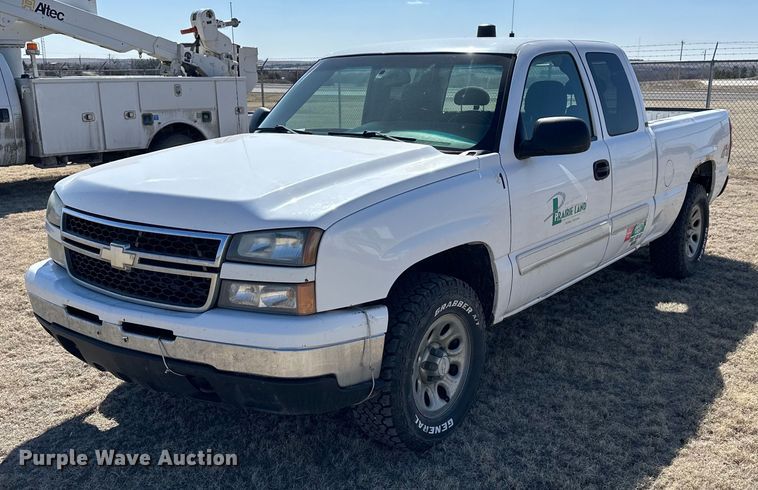 image for item LN9379 2006 Chevrolet Silverado 1500  Ext. Cab pickup truck