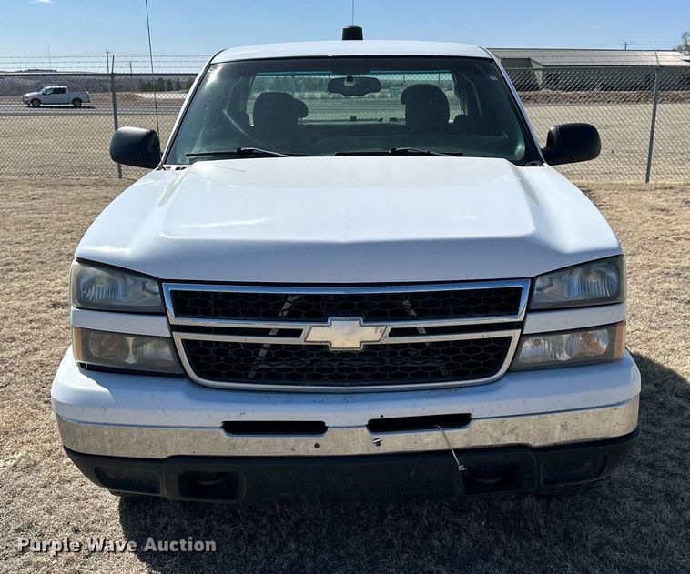 image for item LN9379 2006 Chevrolet Silverado 1500  Ext. Cab pickup truck