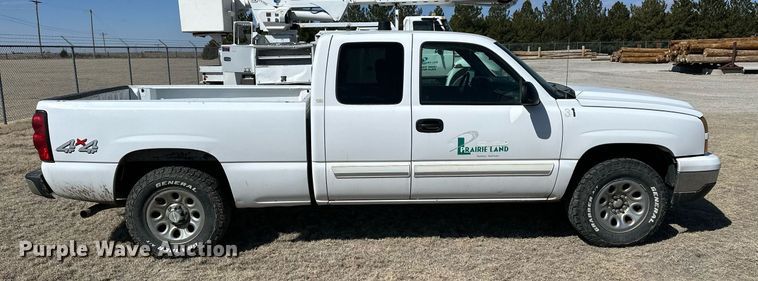 image for item LN9379 2006 Chevrolet Silverado 1500  Ext. Cab pickup truck