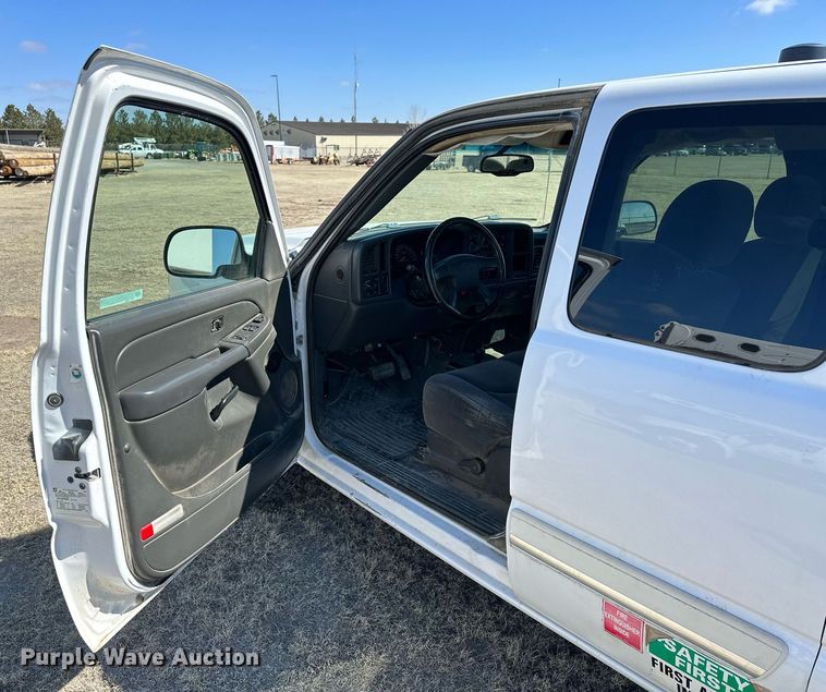 image for item LN9379 2006 Chevrolet Silverado 1500  Ext. Cab pickup truck