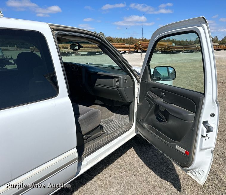 image for item LN9379 2006 Chevrolet Silverado 1500  Ext. Cab pickup truck