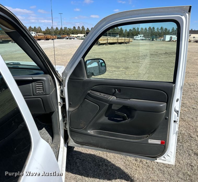 image for item LN9379 2006 Chevrolet Silverado 1500  Ext. Cab pickup truck