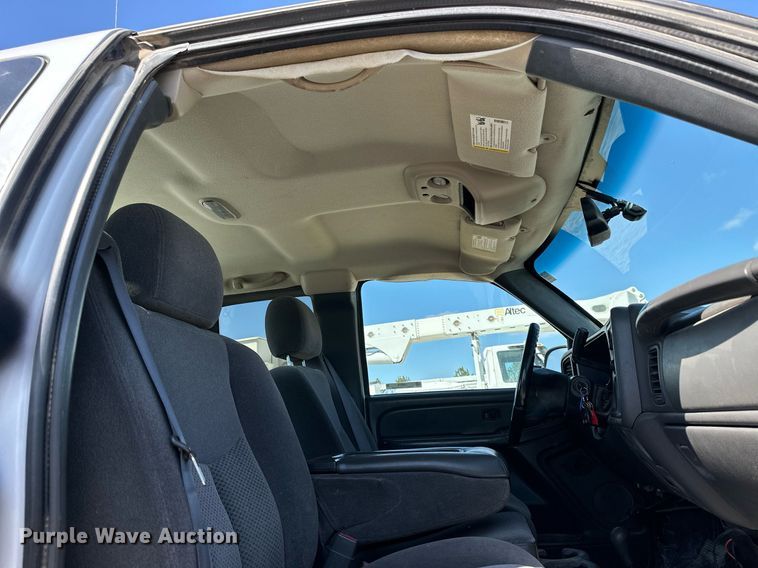 image for item LN9379 2006 Chevrolet Silverado 1500  Ext. Cab pickup truck