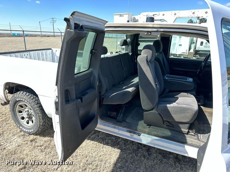 image for item LN9379 2006 Chevrolet Silverado 1500  Ext. Cab pickup truck