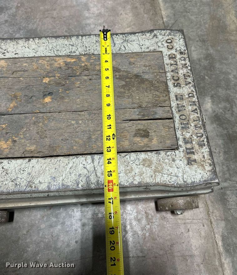 image for item LN9392 Howe  scale