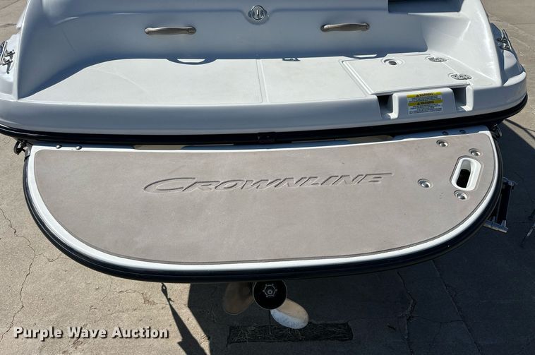 image for item LN9396 2015 Crownline B19  boat