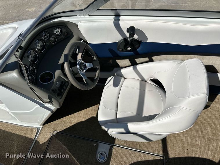 image for item LN9396 2015 Crownline B19  boat