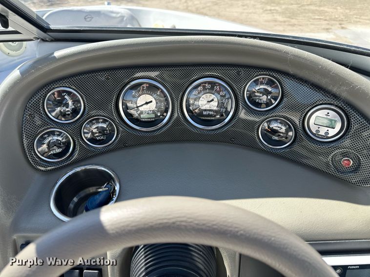 image for item LN9396 2015 Crownline B19  boat