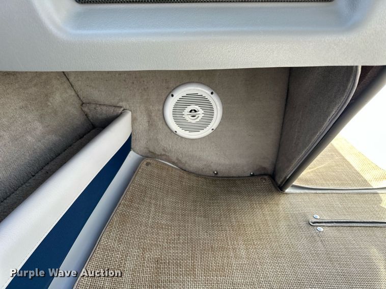 image for item LN9396 2015 Crownline B19  boat